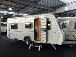 caravan - Eriba Novaline 442 V bedden