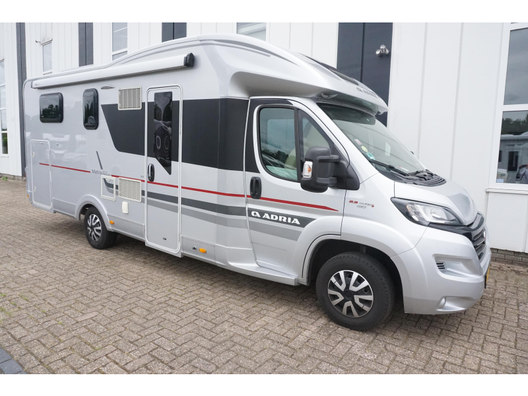 camper - Adria Matrix Platinum 670 SC 5e zitplaats / Dakairco